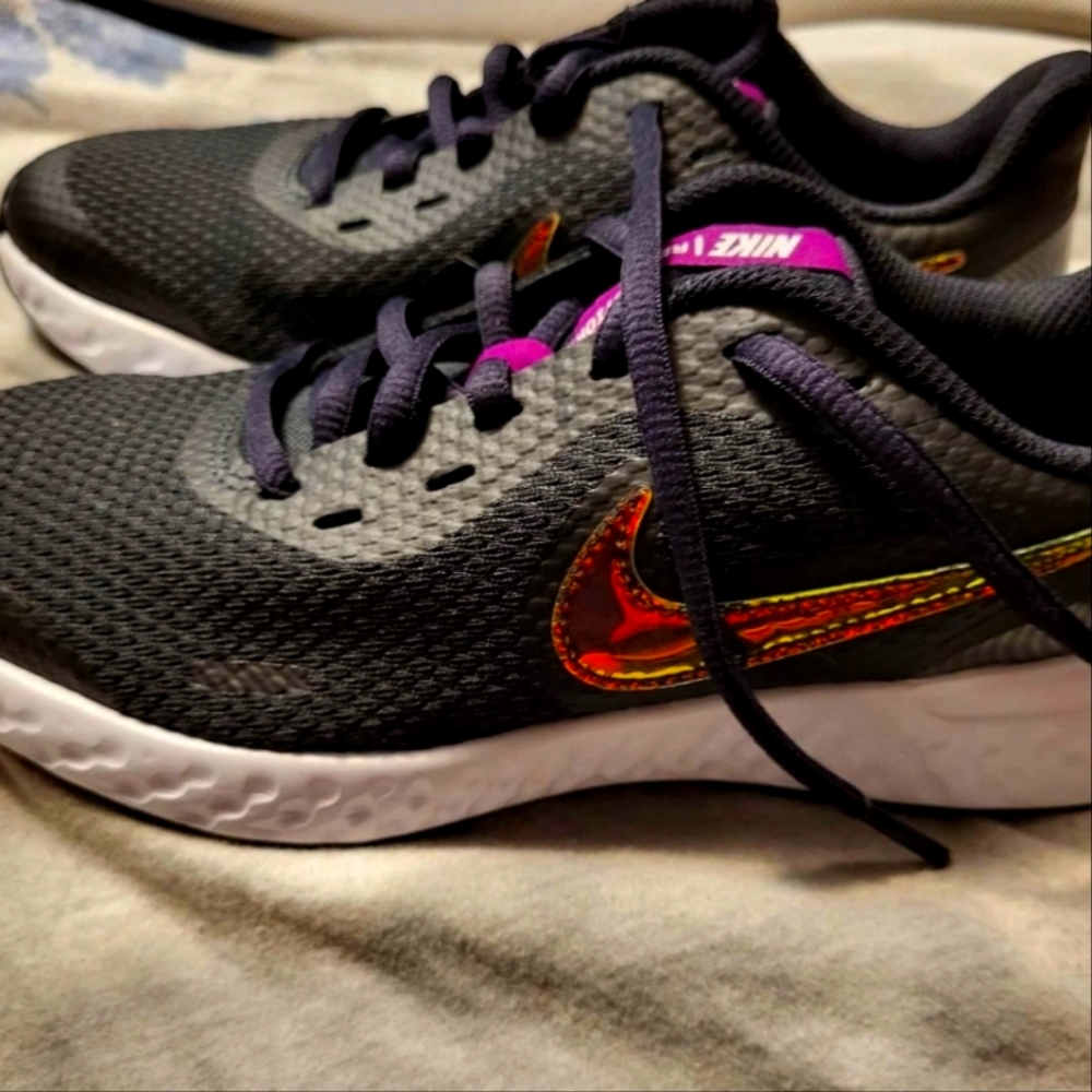 Nike Revolution